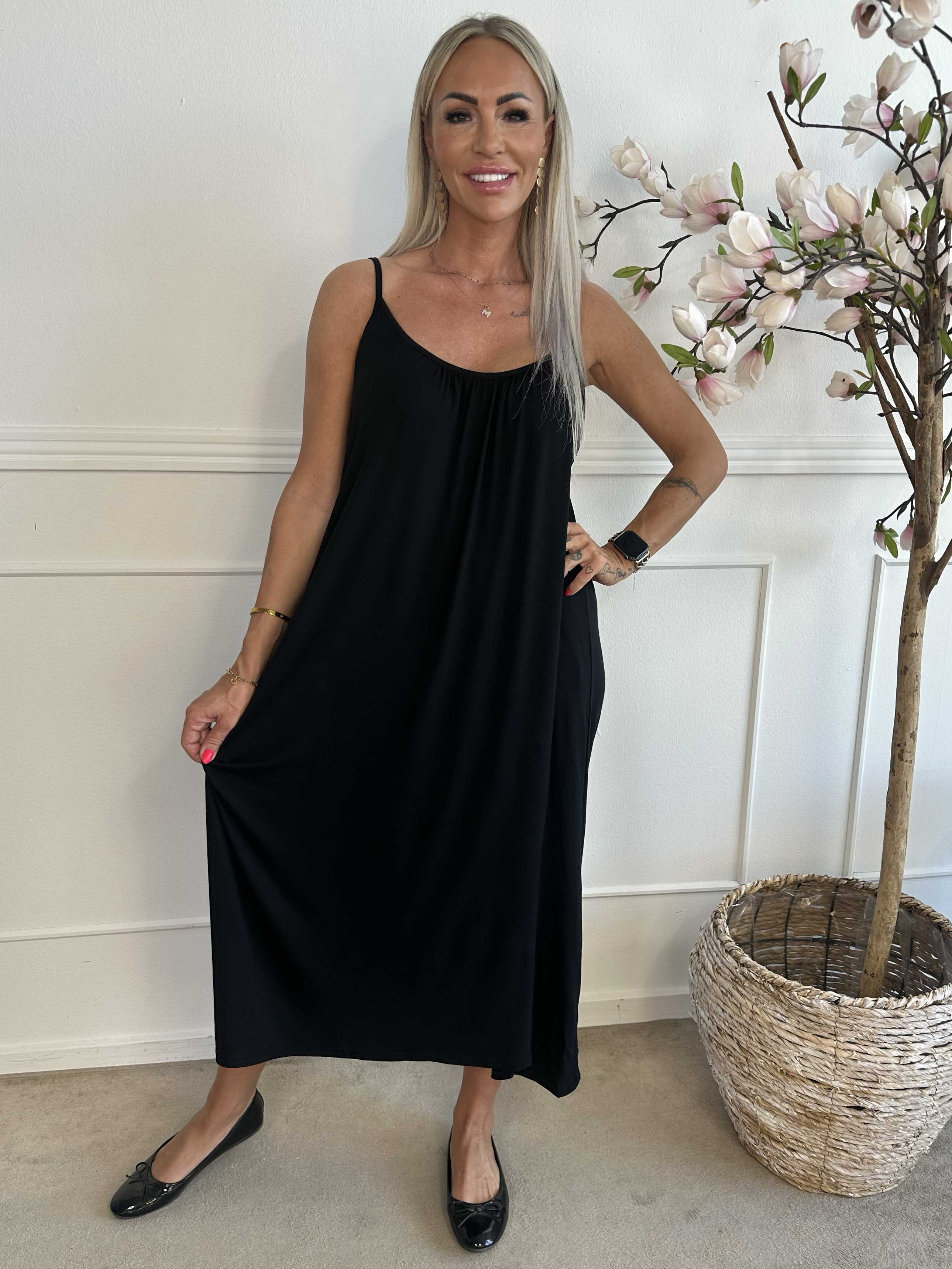 Olivia - Lang stropkjole i viskose